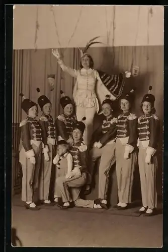 Foto-AK Kölner Karneval, Junge Karnevalisten im Kostüm, 1930