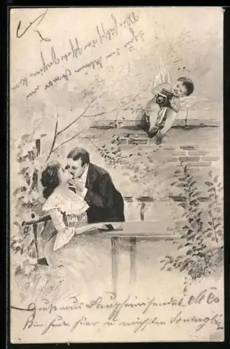 AK Amor schiesst mit Fotoapparat auf ein Liebespaar