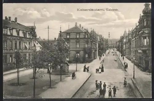 AK Kaiserslautern, Kaiserstrasse mit Passanten