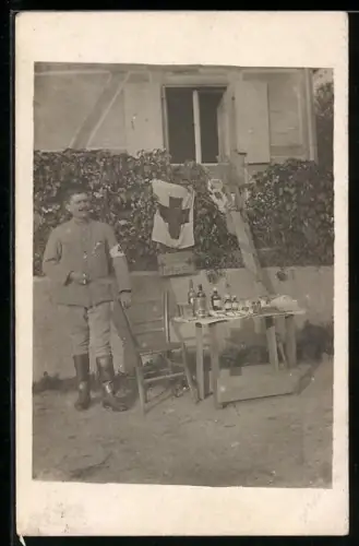 AK Mitarbeiter des Roten Kreuzes an einem Tisch mit Arzneien und Zigarette in der Hand