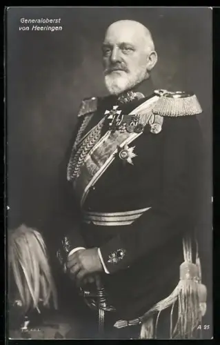 AK Generaloberst von Heeringen in Uniform mit Orden porträtiert