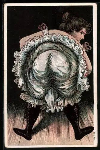 AK Hübsche Frau beugt sich nach vorn und zeigt ihre Unterkleider