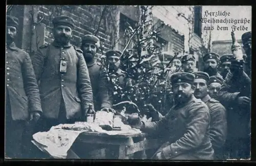 AK Soldaten im Feld sitzen um einen Christbaum versammelt