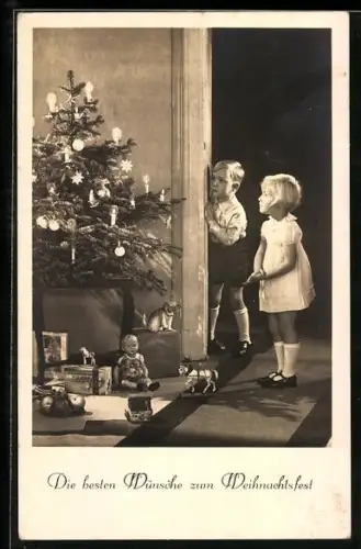 AK Kinderpaar mit Puppe am Weihnachtsbaum, Weihnachtsgruss