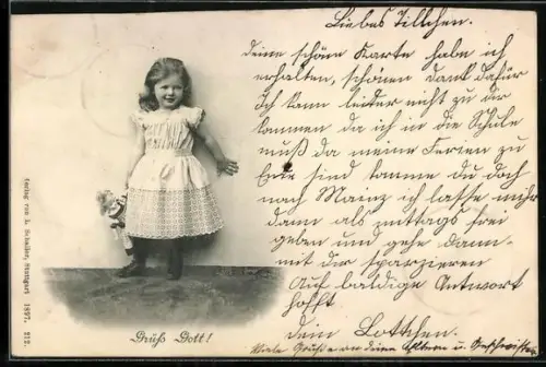 AK Kleines Mädchen im Kleid mit Puppe