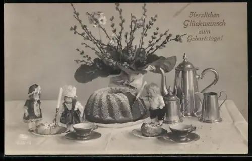 AK Kleine Figuren bereiten den Kuchen zum Geburtstag vor