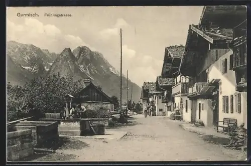 AK Garmisch, Frühlingstrasse, Strassenszene mit Gebirgsblick