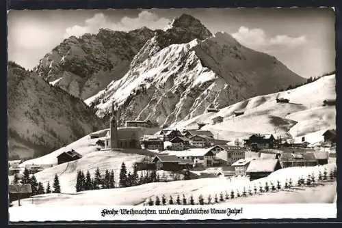 AK Hirschegg /Kl. Walsertal, Totalansicht im Winter, Weihnachts- u. Neujahrsgruss