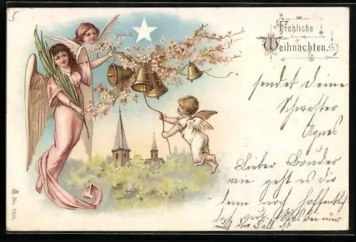 AK Drei Engel läuten die Glocken, Im Hintergrund eine Kirche