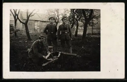 Foto-AK Soldaten der Infanterie mit einem MG 08