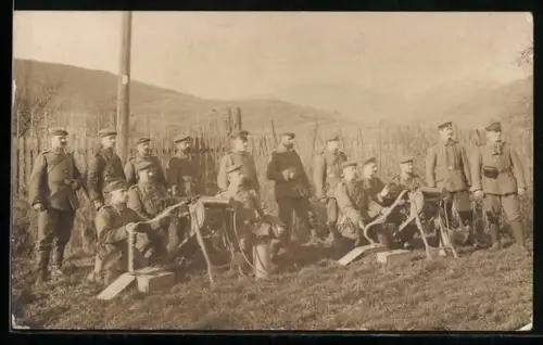 Foto-AK Soldaten der Infanterie mit zwei MG 08