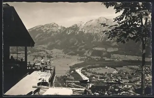 AK Bad Reichenhall, Erhöhte Sicht auf den Ort mit Gebirgspanorama