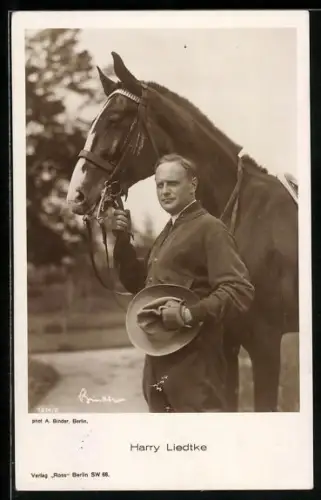 AK Schauspieler Harry Liedtke nebst Pferd