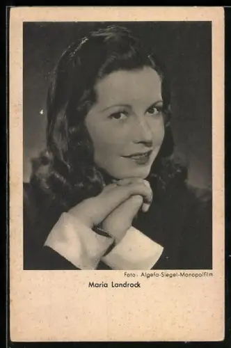 AK Schauspielerin Maria Landrock mit gefalteten Händen unter dem Kinn