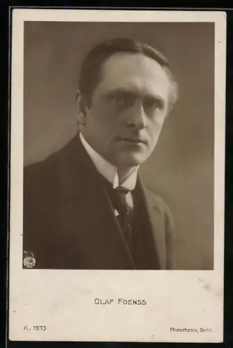 AK Schauspieler Olaf Foenss im Anzug im Porträt