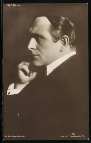 AK Schauspieler Olaf Fönss im eleganten Jackett