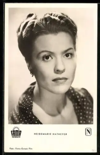 AK Schauspielerin Heidemarie Hatheyer in einem Pünktchendress
