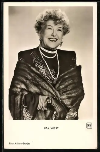 AK Schauspielerin Ida Wüst mit Pelz in ihren späteren Jahren