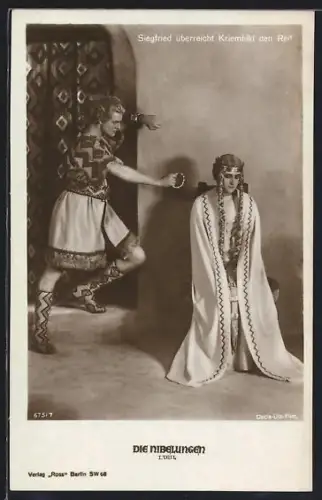 AK Siegfried und Kriemhild beim Überreichen des Reif, Paul Richter und Margarete Schön in Die Nibelungen