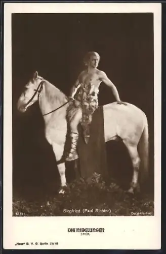 AK Die Nibelungen, 1. Teil, Paul Richter als Siegfried auf einem Pferd