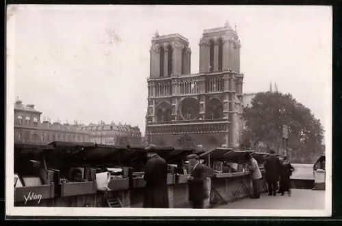 AK Paris, Cathédrale Notre-Dame, Les Bouquinistes du Quai St-Michel