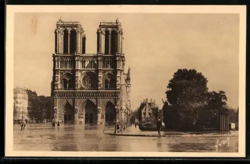 AK Paris, Parvis et facade de Notre-Dame