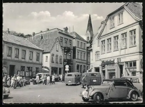 AK Schleswig, Kornmarkt, Strassenszene, Geschäftshäuser, Kirche