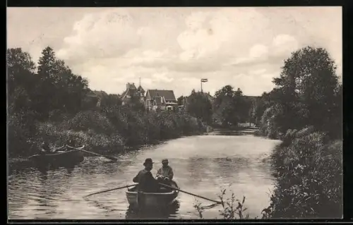 AK Fallingbostel /Lüneburger Heide, Flusspartie mit Ruderbooten und Häusern