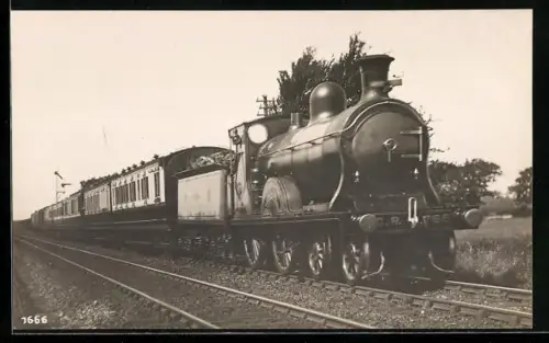 AK Britische Lokomotive Nr. 766 der CR mit Personenwaggons nahe Rockcliffe, englische Eisenbahn