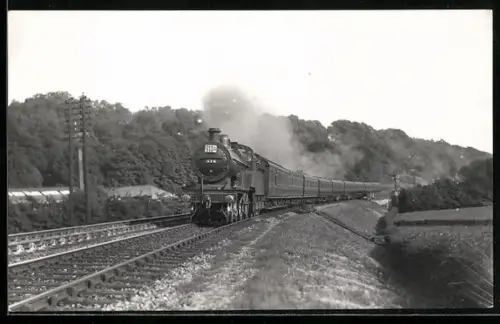 AK Britische Lokomotive Nr. 516 in Fahrt unter starker Rauchentwicklung, englische Eisenbahn