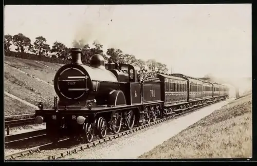 AK Britische Lokomotive Nr. 761 der MR in Fahrt mit Personenzug, englische Eisenbahn