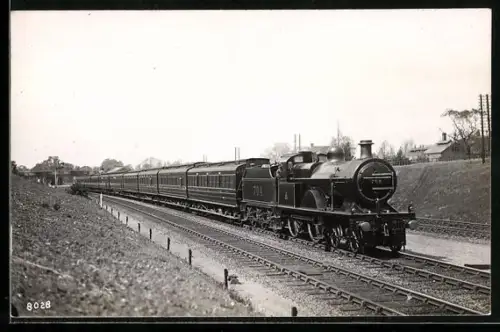 AK Britische Lokomotive Nr. 704 mit Personenzug bei Elstree, englische Eisenbahn