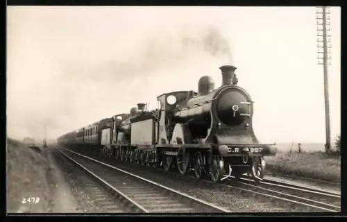 AK Britische Lokomotive Nr. 897 der C.R. mit Personenzug, englische Eisenbahn