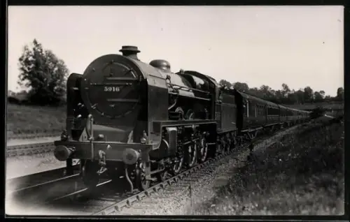 AK Britische Lokomotive Nr. 5916 mit Windleitblechen, englische Eisenbahn