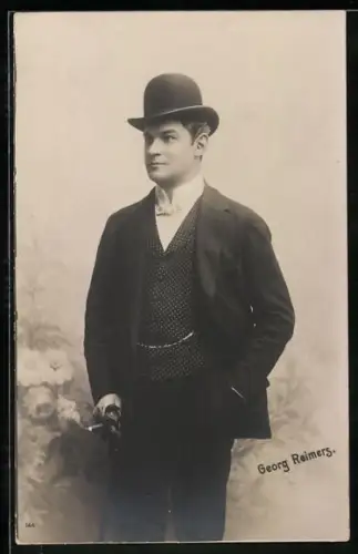 AK Schauspieler Georg Reimers mit Zigarre posierend