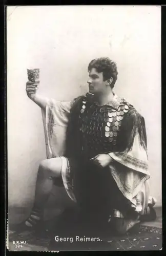 AK Schauspieler Georg Reimers im Kostüm mit Kelch