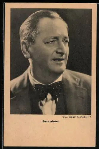 AK Schauspieler Hans Moser mit Fliege