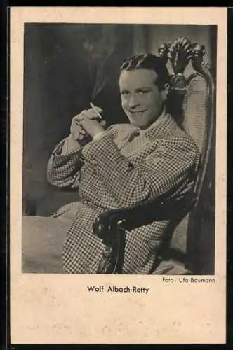 AK Schauspieler Wolf Albach-Retty sitzend im Porträt