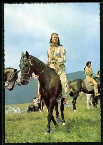 AK Schauspieler Pierre Brice in Winnetou II.