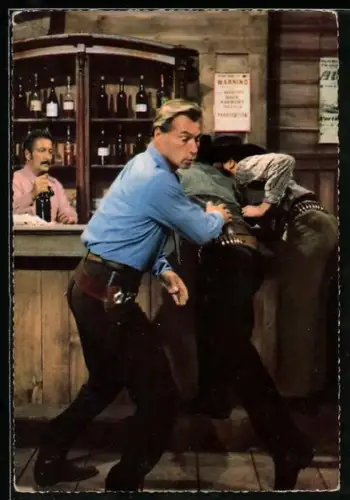 AK Szene aus Winnetou 1 nach Karl May, Lex Barker als Old Shatterhand bei Kneipenschlägerei
