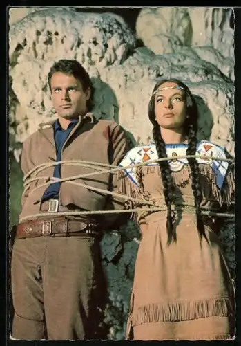 AK Karin Dor und Mario Girotti in Winnetou II. Teil, Filmszene