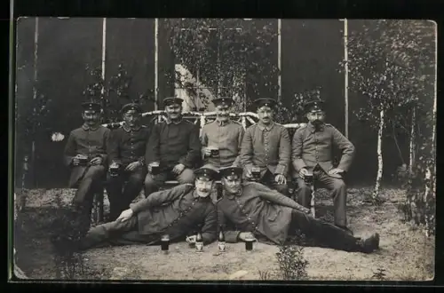 Foto-AK Soltau, Kriegsgefangenenlager, Gruppenaufnahme deutschen Wachsoldaten der Landwehr