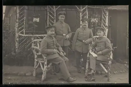 Foto-AK Soltau, Kriegsgefangenenlager, Soldaten und Gefreite der Wachmannschaften