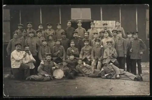 Foto-AK Soltau, Kriegsgefangenenlager, Gruppenaufnahme deutsche Landsturmsoldaten