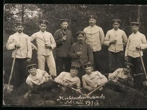 Foto-AK Soltau, Kriegsgefangenenlager, deutsche Landsturmsoldaten mit Schaufeln 1915
