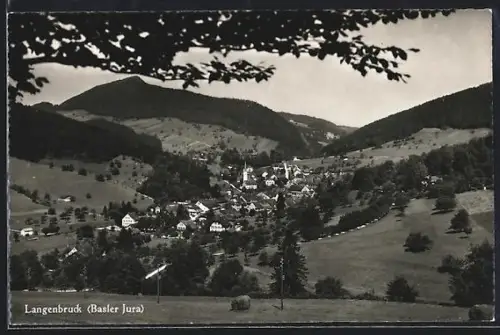 AK Langenbruck /Basler Jura, Ortsansicht mit Berglandschaft