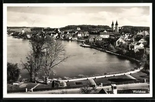AK Waldsee, Stadtansicht mit See und Kirche