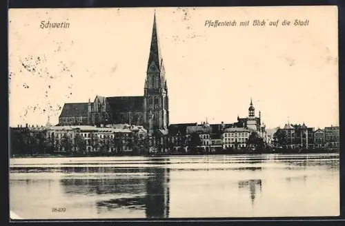 AK Schwerin, Pfaffenteich mit Blick auf die Stadt, Kirche