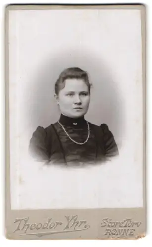 Fotografie Theodor Yhr, Rønne, Store Torv, Porträt einer Dame