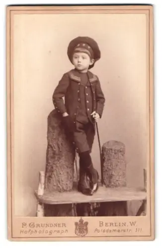 Fotografie P. Grundner, Berlin, Potsdamerstr. 111, Kleiner Junge in Matrosenanzug